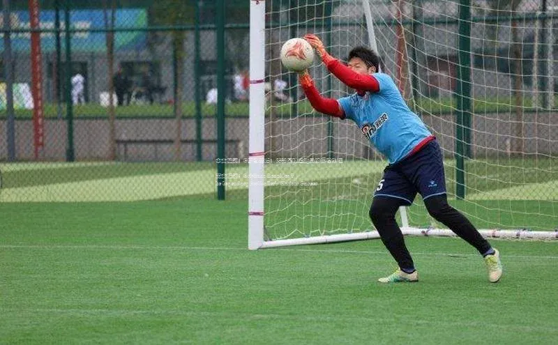 新宝gg平台注册汉得信息中文标题：C罗马塞洛：传奇足球运动员的辉煌生涯

英文标题：Cristiano Ronaldo: The Legendary Footballer\'s Glorious Ca